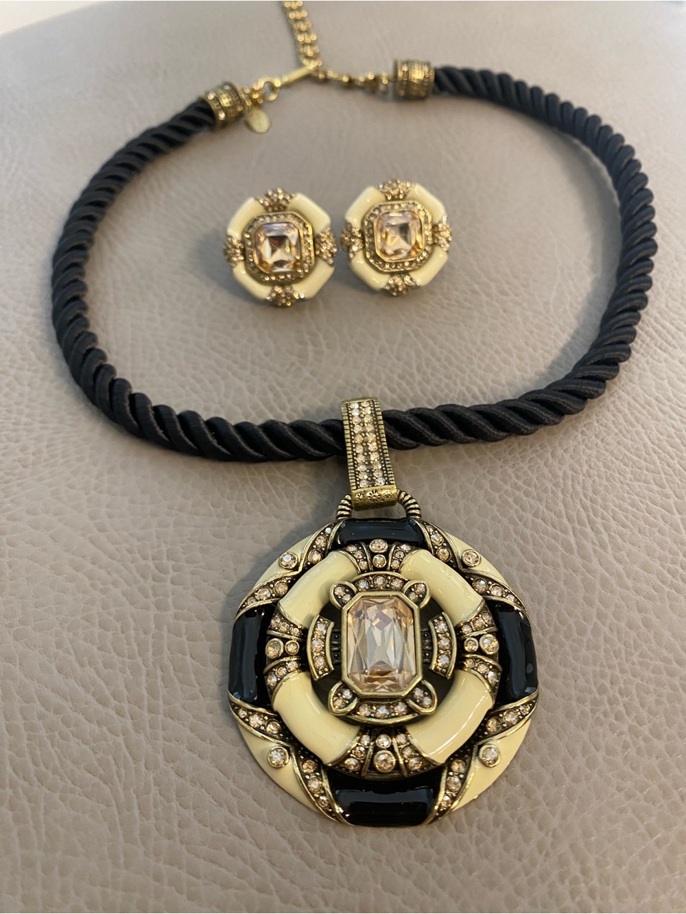 Heidi Daus Newport Chic Enamel Swarovski Crystal Necklace & Earring Set RARE